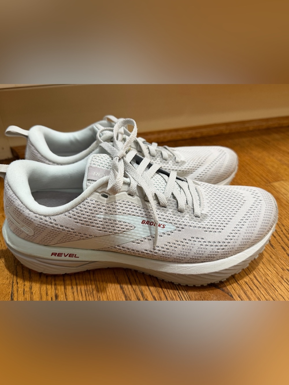 Brooks Revel 6 Women’s Light Gray “Oyster Mushroom Blue” Colorway Sneakers Sz 9